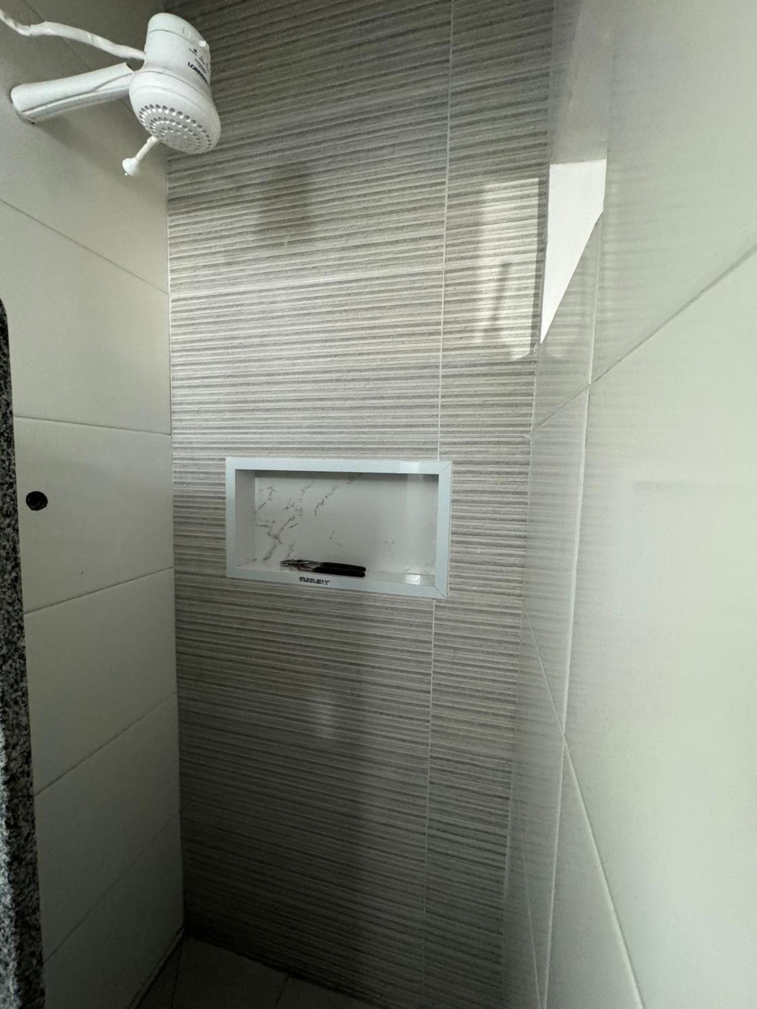 Suite Mar 210 - Economica E Compacta - Praia Do Morro - Predio Frente Mar Com Elevador, Atravessou A Avenida, Ja Esta Na Praia - Garagem - Internet Guarapari Dış mekan fotoğraf
